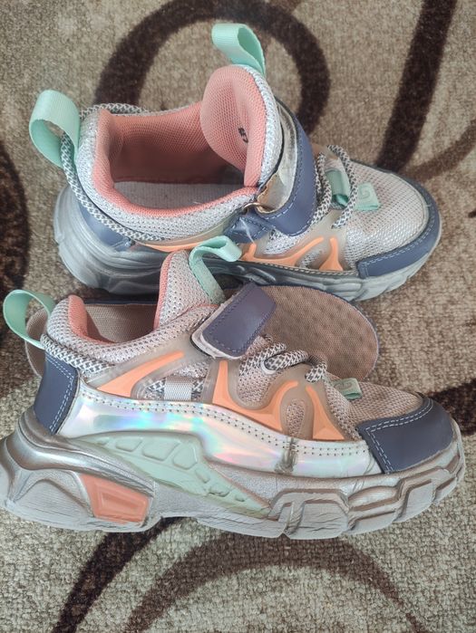 Кроссовки для девочки