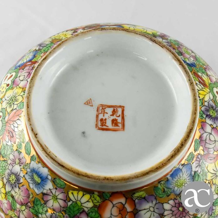 Taça porcelana da China, “Mille Fleurs” e borboletas, circa 1970