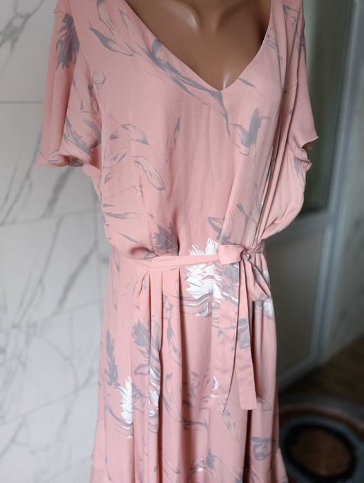 Сукня в стані нової,54-56.Вона шикарна!