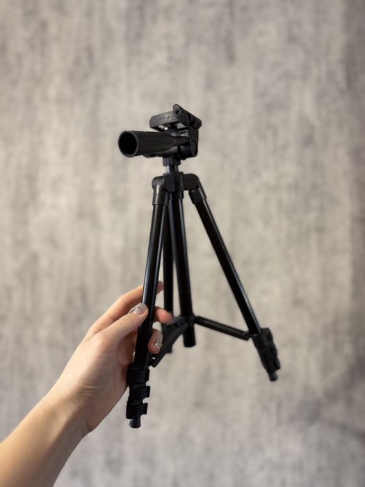 Штатив для фотоапарату