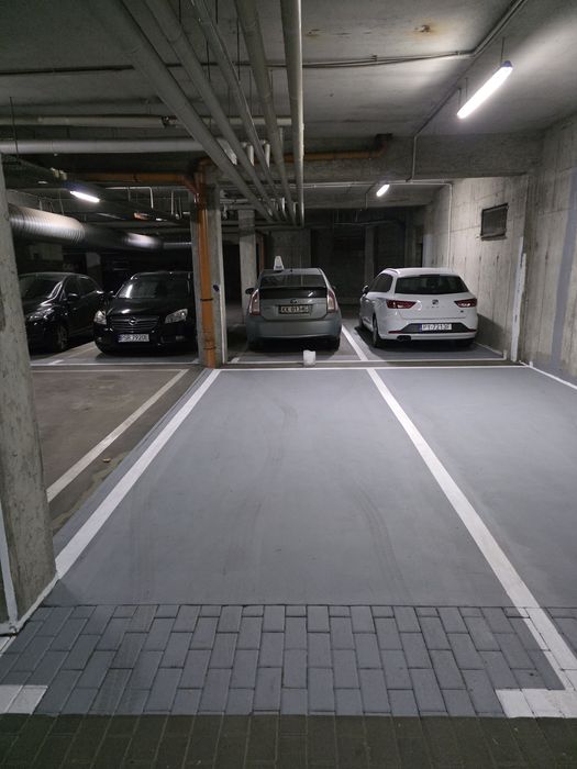WYNAJMĘ miejsce parkingowe w hali garażowej POZNAŃ ul. Górki