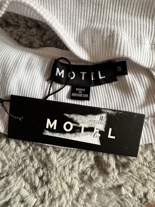 Nowy top z metką marki Motel