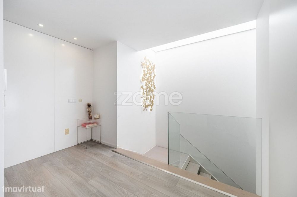 Moradia T4 | 345 m2 Área Bruta | Garagem | Logradouro | Fraião - Br...