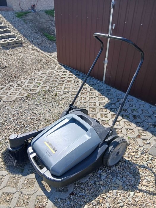 Zamiatarka ręczna KARCHER KM 70/15 C