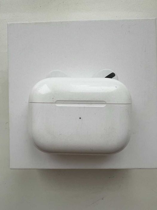 Airpods pro 1 gen Оригінальні, микрофон шипит