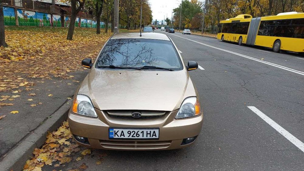 Автомобіль Kia Rio 2003 I покоління (FL)