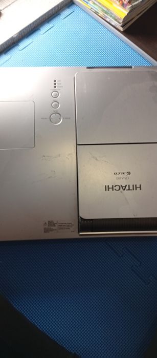 2 Projektory Hitachi ED-A111
