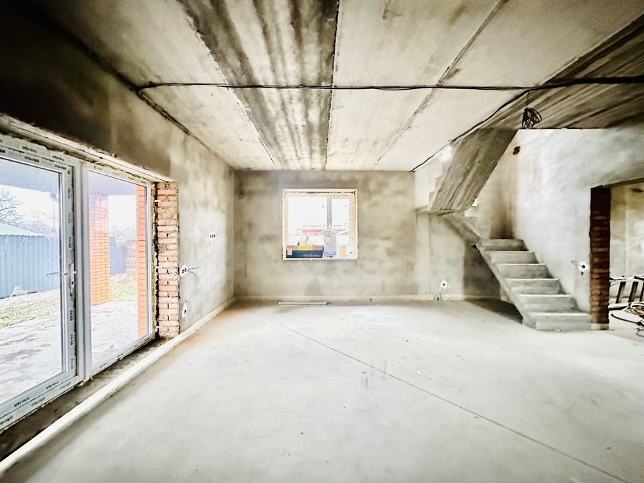 Новий приватний будинок з терасою , кухня-студія + 4 кімнати