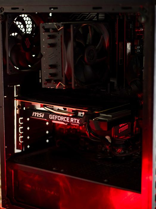 Wydajny komputer, idealny do gier i montażu