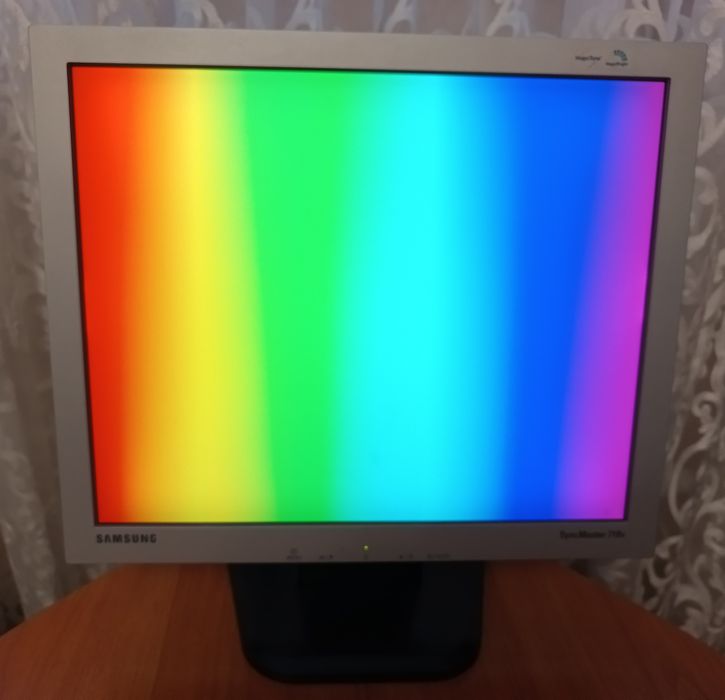 Монитор 17" Samsung  710V