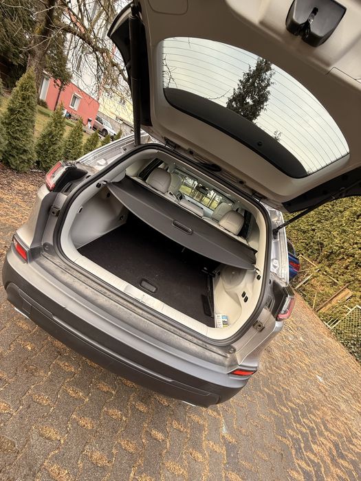 Samochód Jeep Cherokee