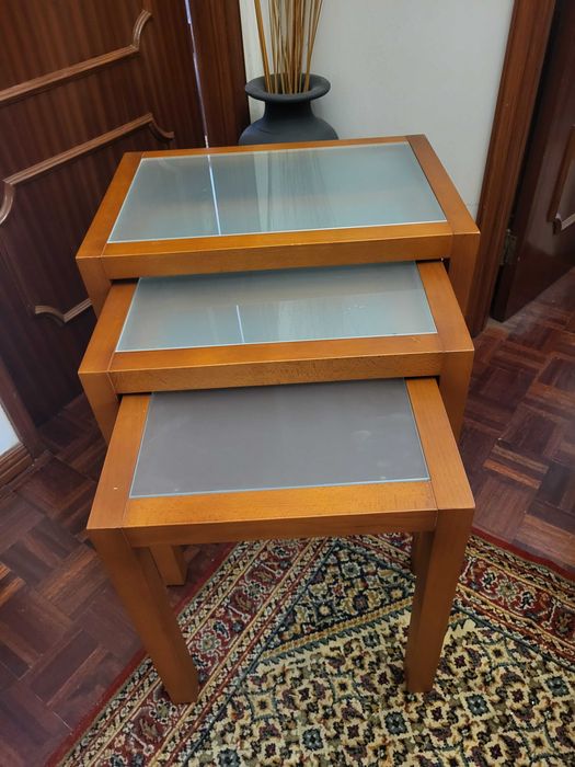 Conjunto 3 Mesas de Apoio Ninho (Cerejeira e Vidro Fosco)
