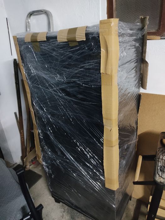 Vendo Cristaleira BESTA novo - TODO PRETO
O aparador tem 3 módulos de