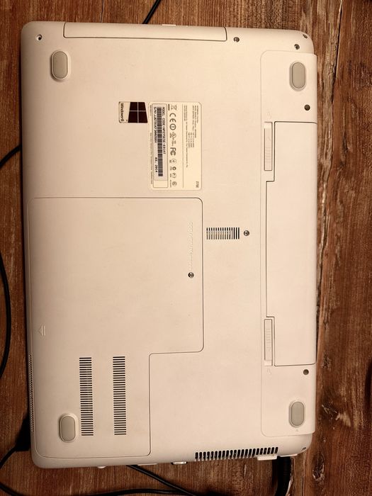 Zadbany biały laptop Samsung Ativ Book 2