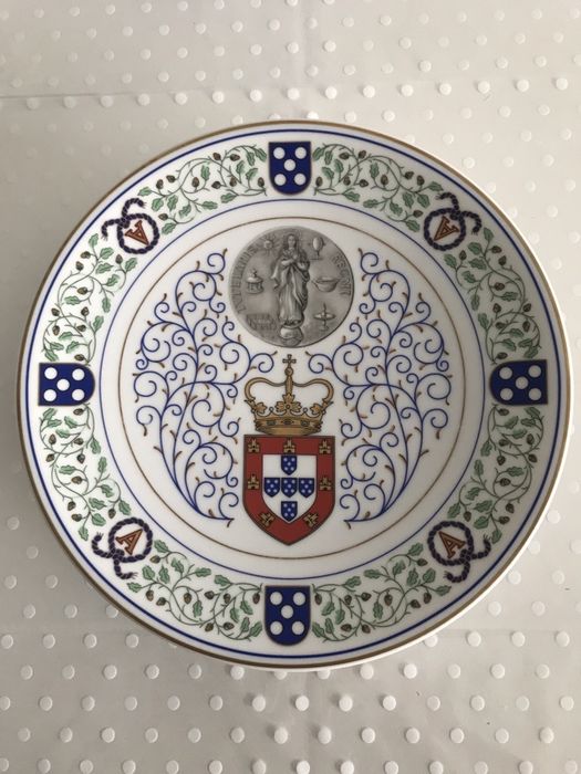 Pratos dos Duques de Bragança talheres e acessóriosde cozinha