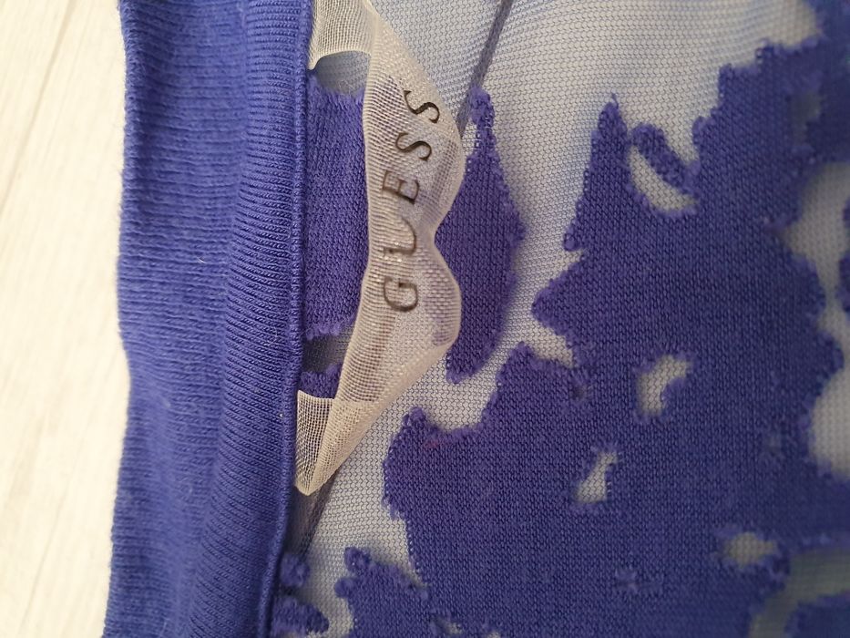 bluzka letnia Guess z ozdobnymi plecami