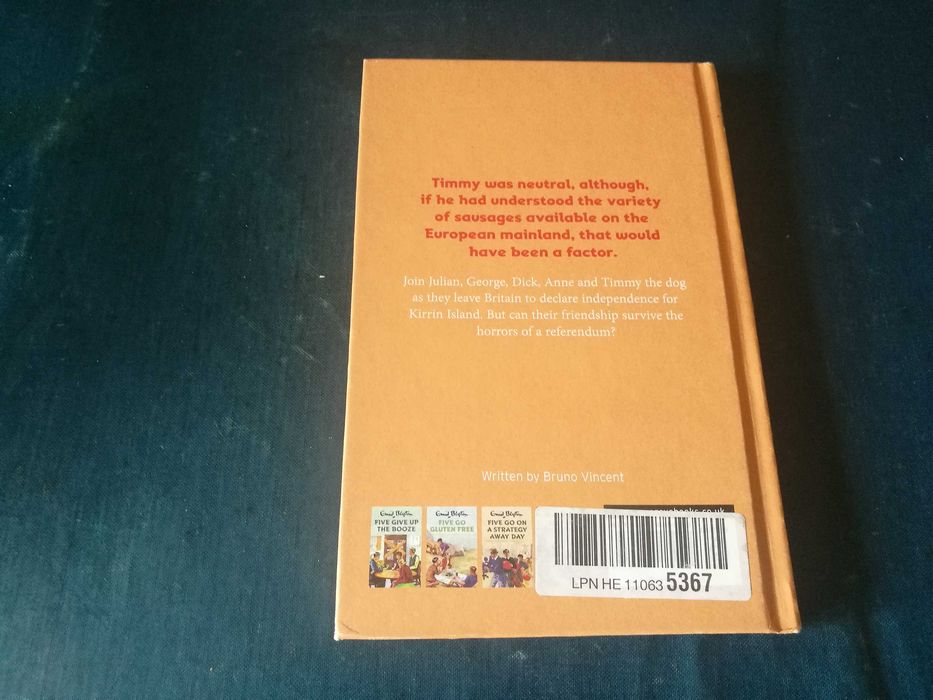 Five On Brexit Island - Enid Blyton (INGLÊS)