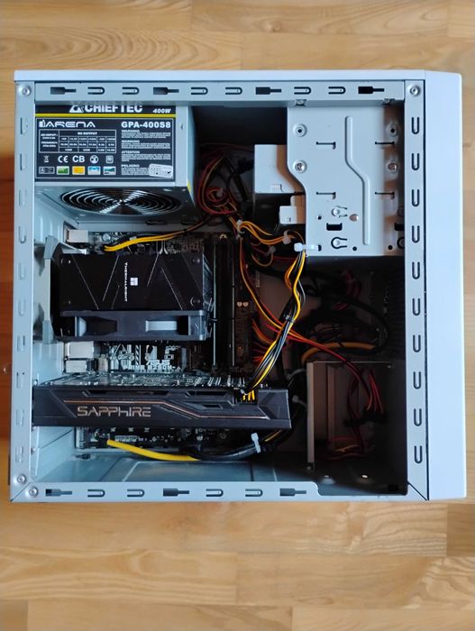 RETRO / SLEEPER PC – i5-7400 + RX 470 4GB + 16GB RAM – klasyczna biała obudowa