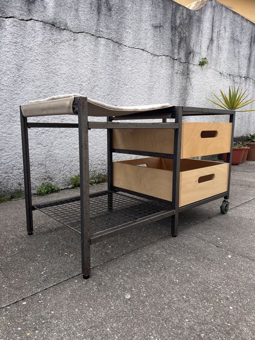 Móvel IKEA com banco integrado