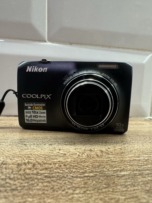 Продам цифровий фотоаппарат Nikon COOLPIX S6300 в гарному стані