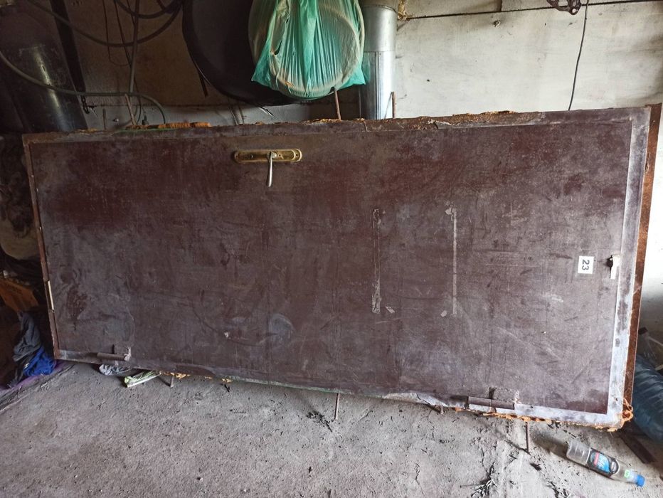 Двері металеві, технічні.

В описі: двері технічні або переробити під