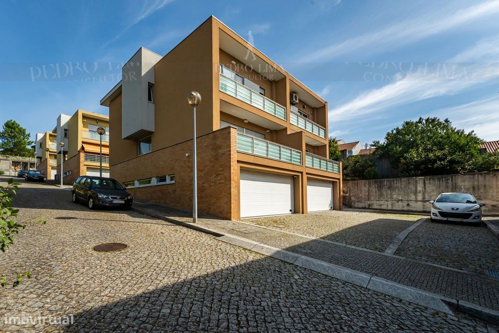 Moradia T4 em Águas Santas com Qualidade e localização Tranquila!