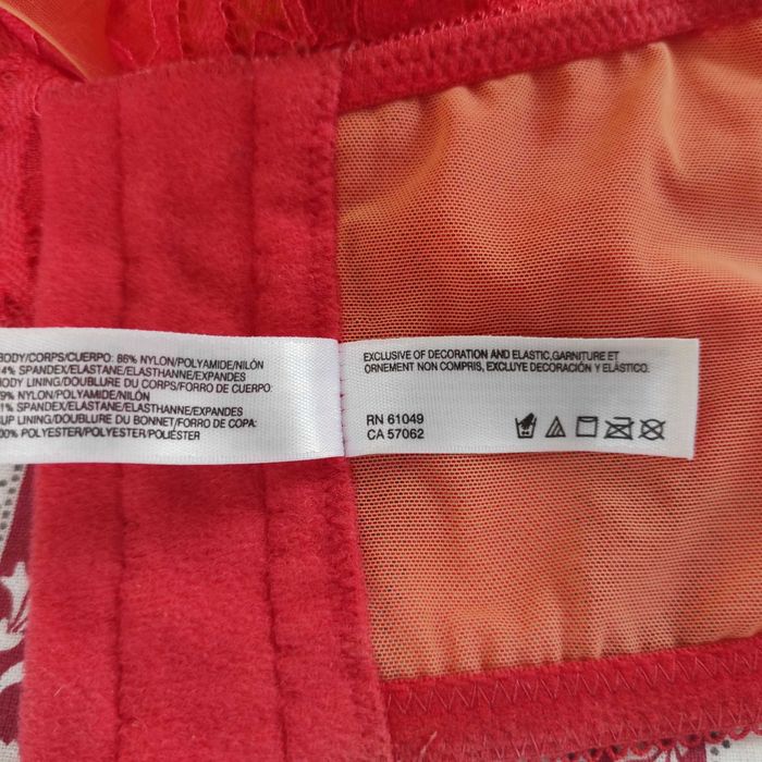 Czerwony stanik, modelujący, podłużne fiszbiny