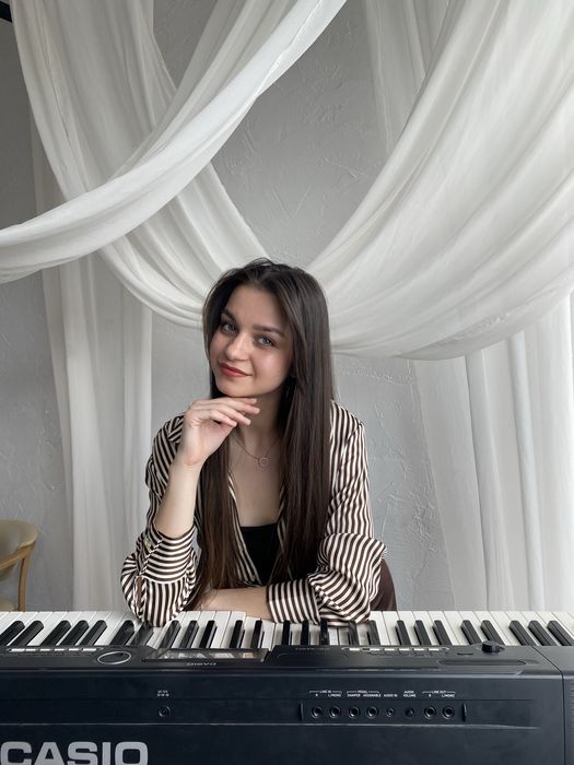 Уроки гри на фортепіано, сольфеджіо