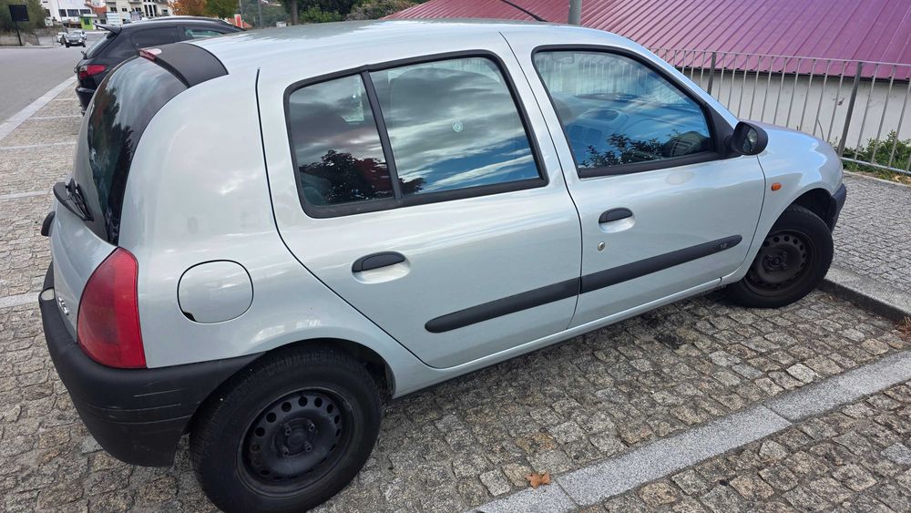 Renault Clio II cinzento