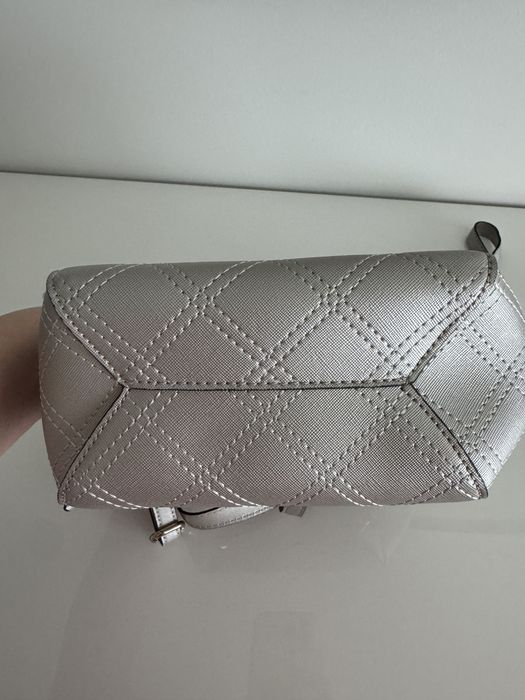 Mochila Guess original NOVA prateada