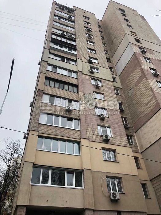 Продаж 1-к квартири 40м. Косметичний ремонт, гарний стан. Радченка, 12