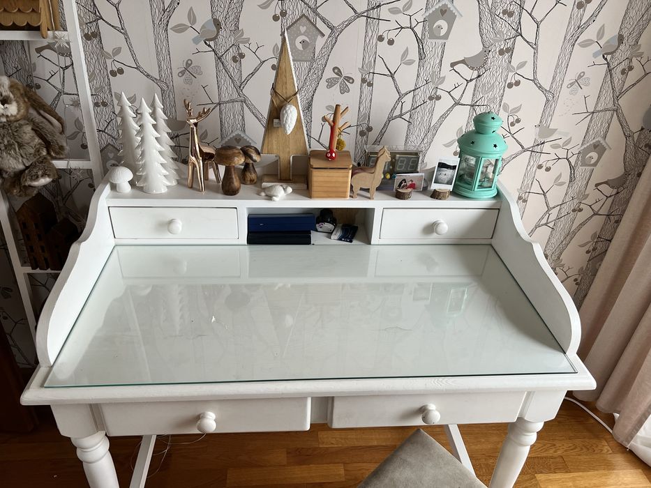 Sekretarzyk drewniany biały