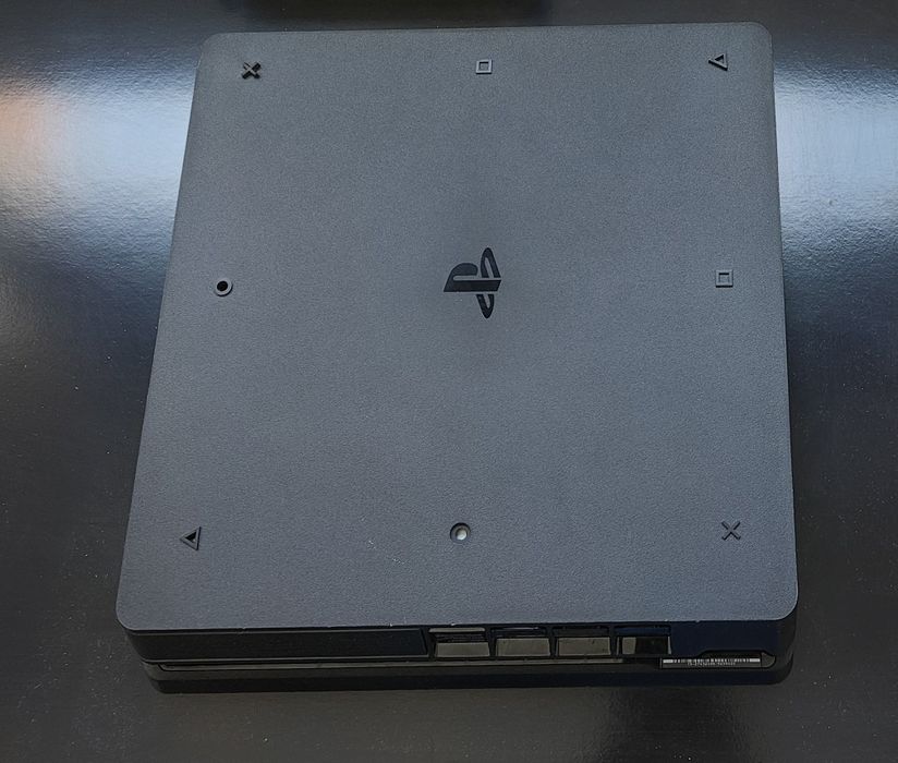 PS4 - PlayStation 4 Slim 1Tb + Comando + Jogos + Caixa Original – Excelente Estado