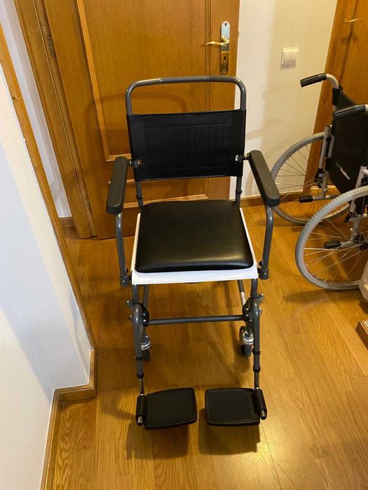 Cadeira de rodas semi nova
