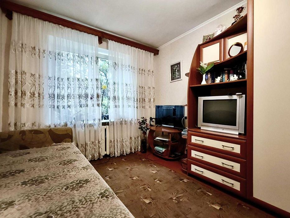 Продаж 1-кімнатного житла 24 м2 в районі проспекту Михайла Грушевського.
