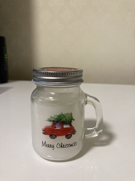 Свічка з підсвічником.