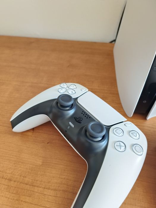 PS5 + 2 Comandos PS5 + OFERTA Jogo  FC 26