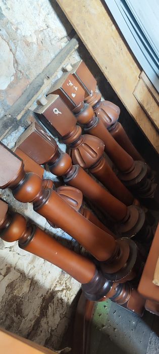 Продам розібрані дубові сходи та двері