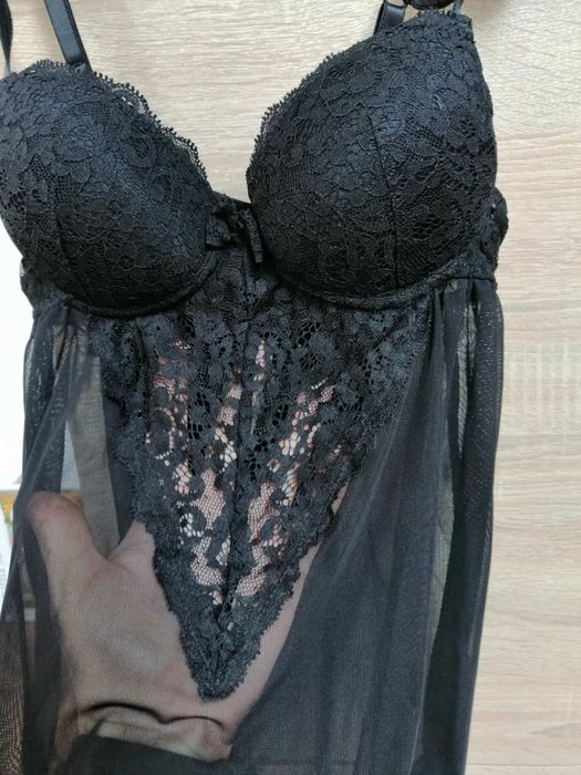 Zmysłowy czarny peniuar Secret Possessions r.75A  koronka  tiul