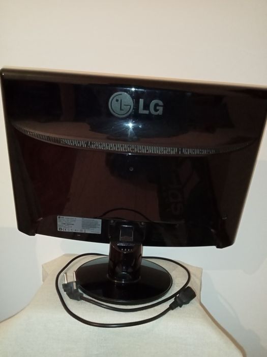 LG - W2252V-PF  55.9 cm (22") 1680 x 1050 pixels Grey com entrada HD