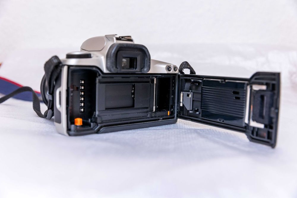 Canon EOS 500N + Lente 28-80 mm