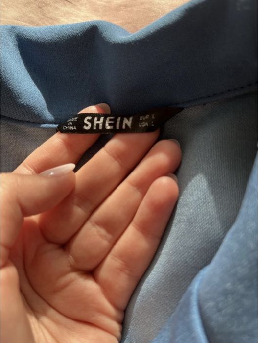 Святкова жіноча сукня