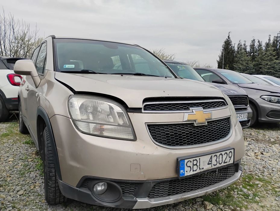 Chevrolet Orlando 2012r, 1.8 LPG. 7 osób. Uszkodzony lewy bok. Jeździ.