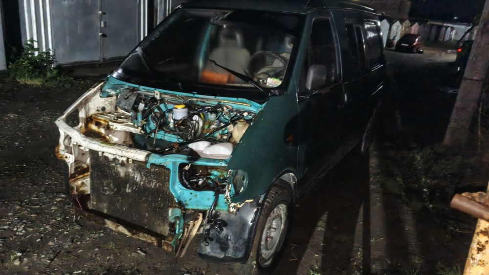 Ніссан венета 2.5д 1999