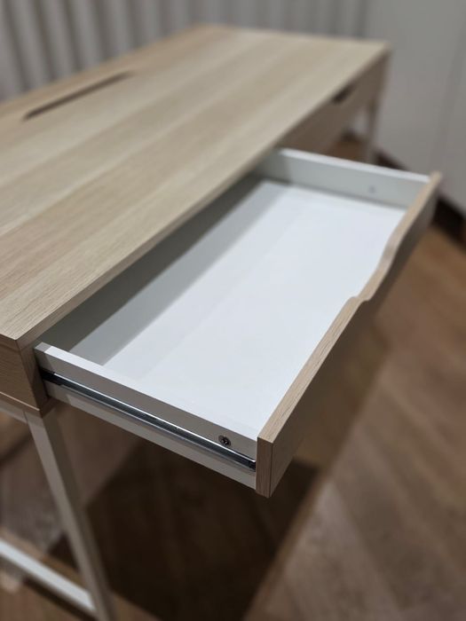 Secretária Madeira e Branca