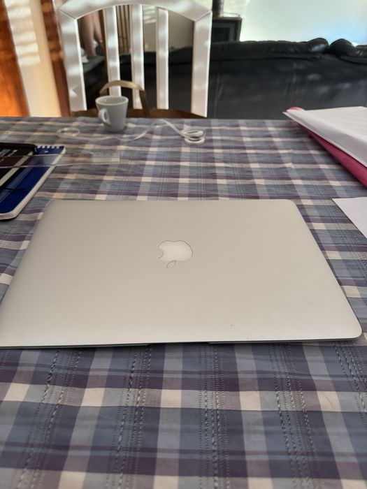 MacBook Air 13" (2017) – 8GB RAM / 256GB SSD – Em ótimo estado