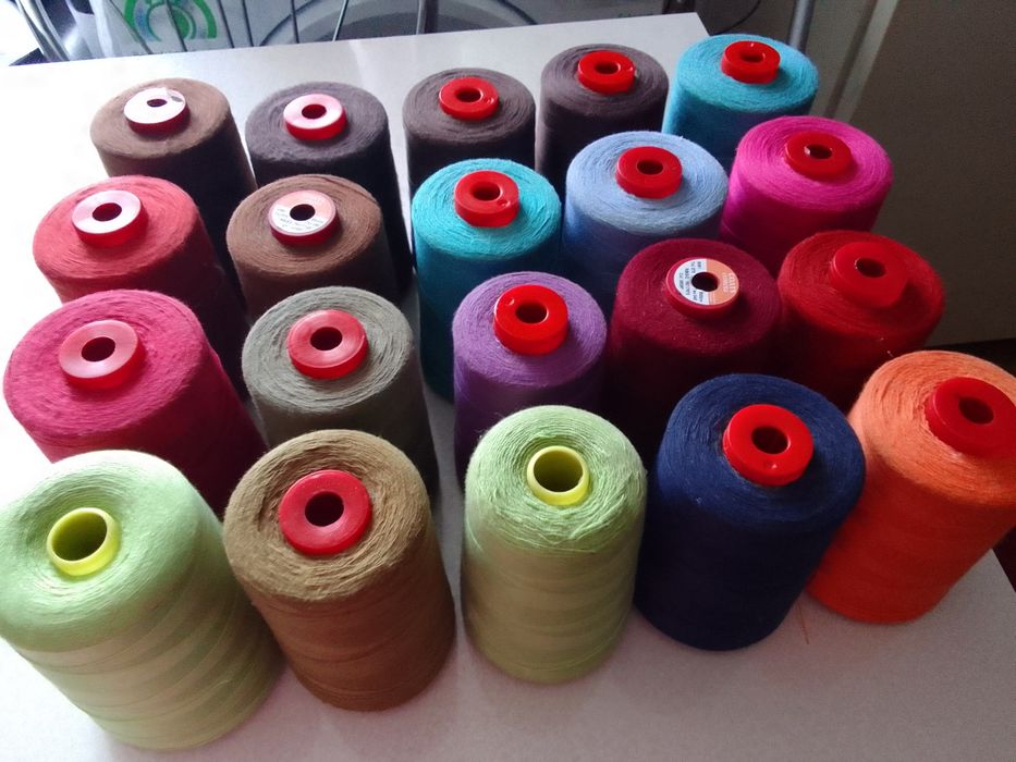 Nici krawieckie różne kolory