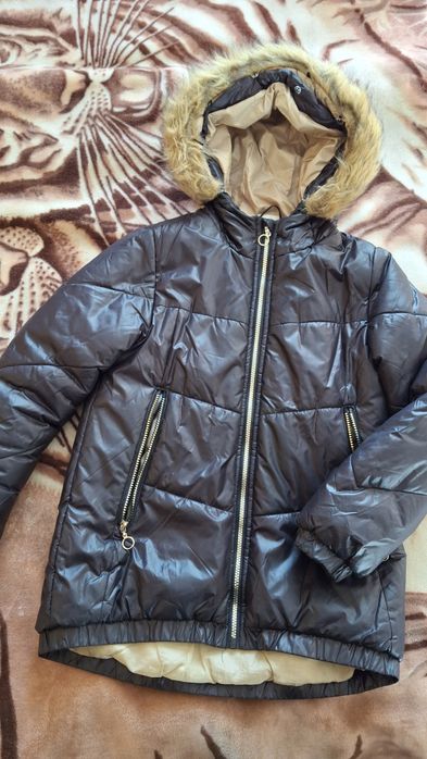 Куртка з капюшоном на дівчинку 158