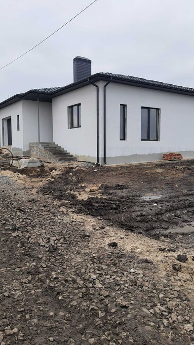 Будинок в сучасному та новому містечку з хорошим плануванням