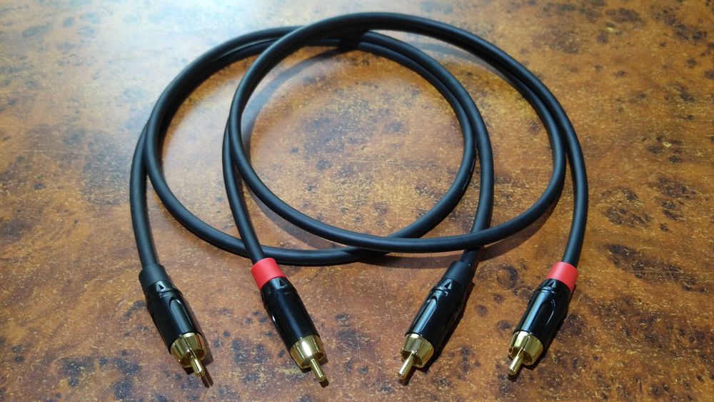 Hi-Fi межблочный кабель 2RCA/2RCA MOGAMI Neglex W2534 направленный